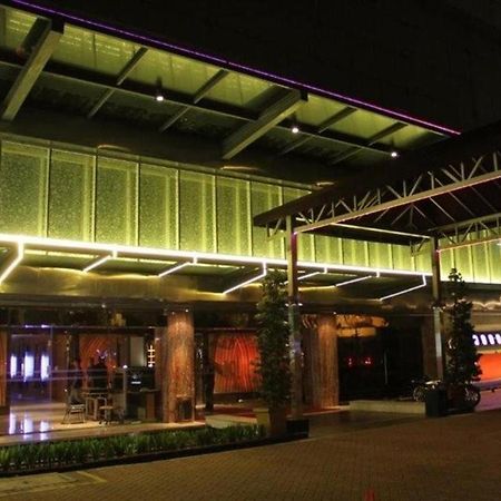 108 Hotel By Him جاكرتا المظهر الخارجي الصورة